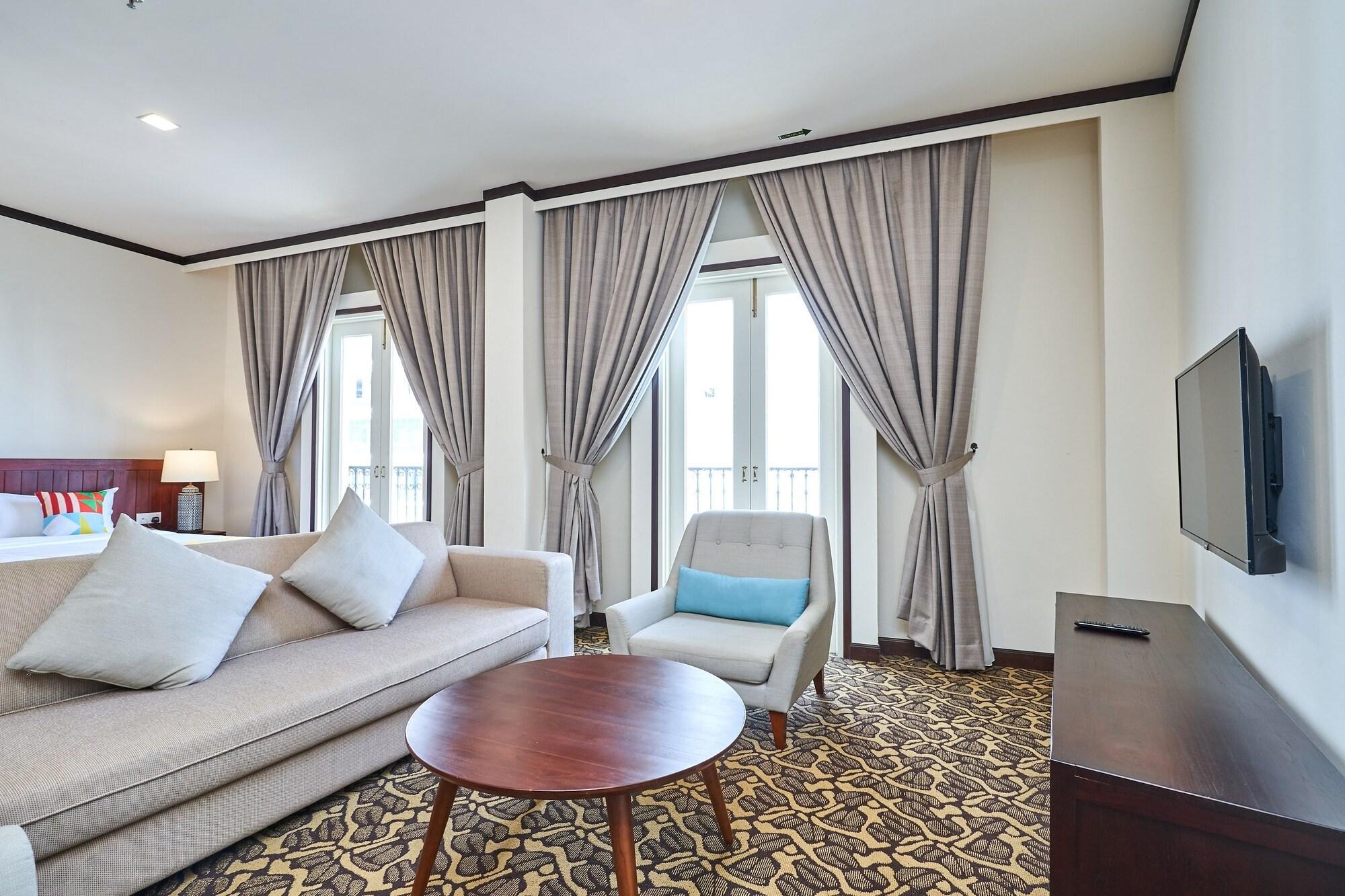 Oyo Home 44077 The Platinum Hotel & Suites- King ملقا المظهر الخارجي الصورة