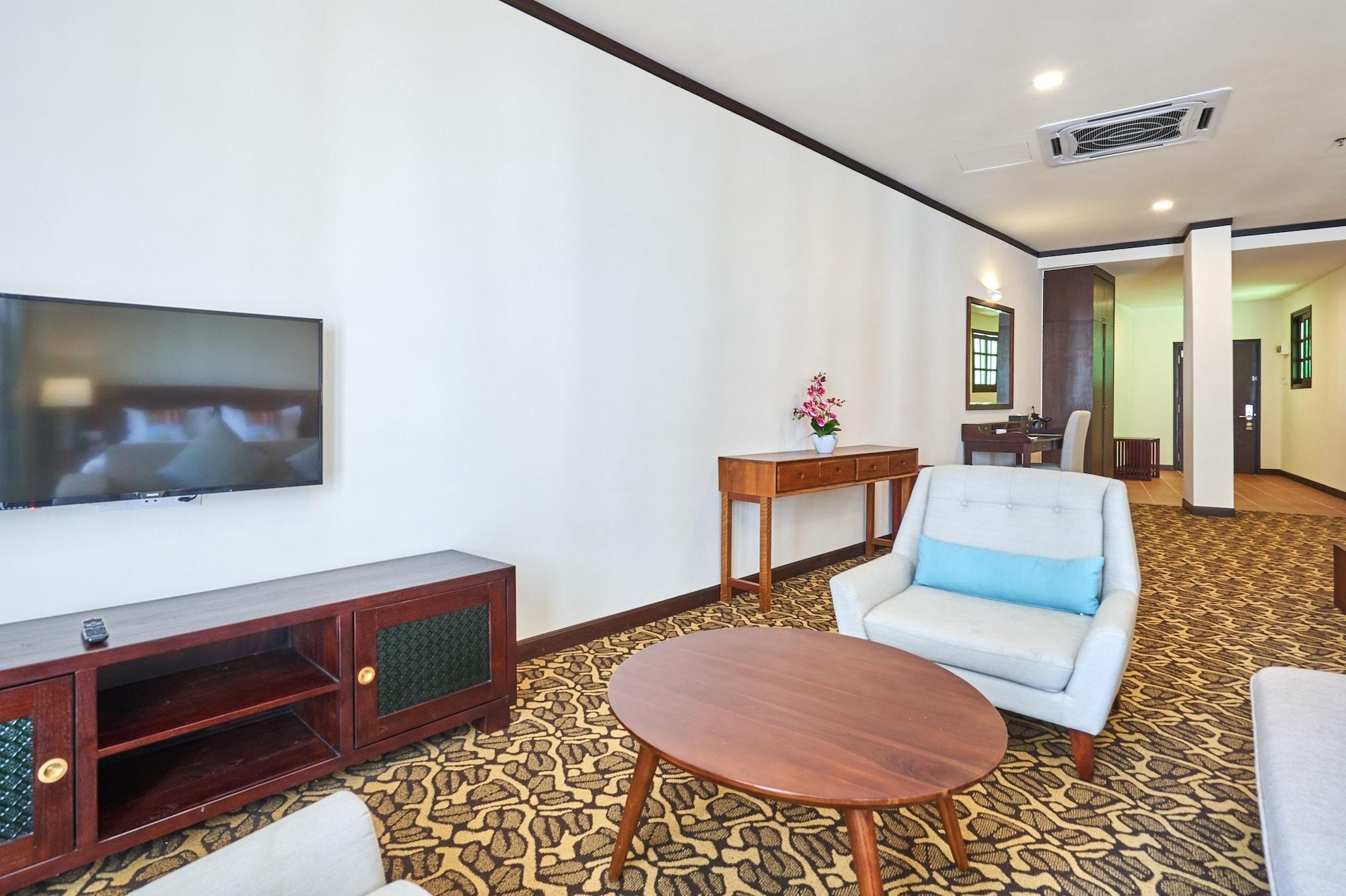 Oyo Home 44077 The Platinum Hotel & Suites- King ملقا المظهر الخارجي الصورة