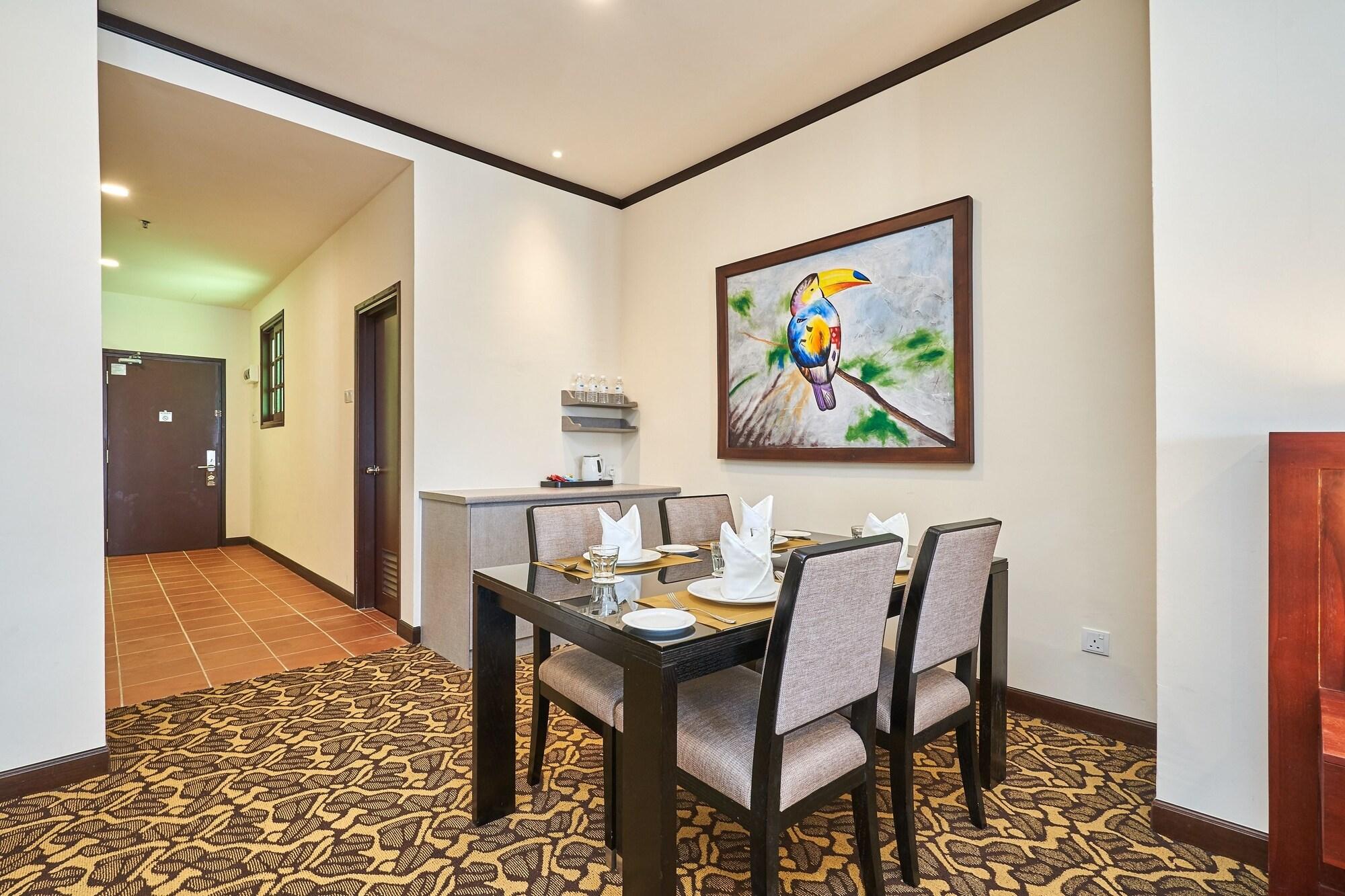 Oyo Home 44077 The Platinum Hotel & Suites- King ملقا المظهر الخارجي الصورة