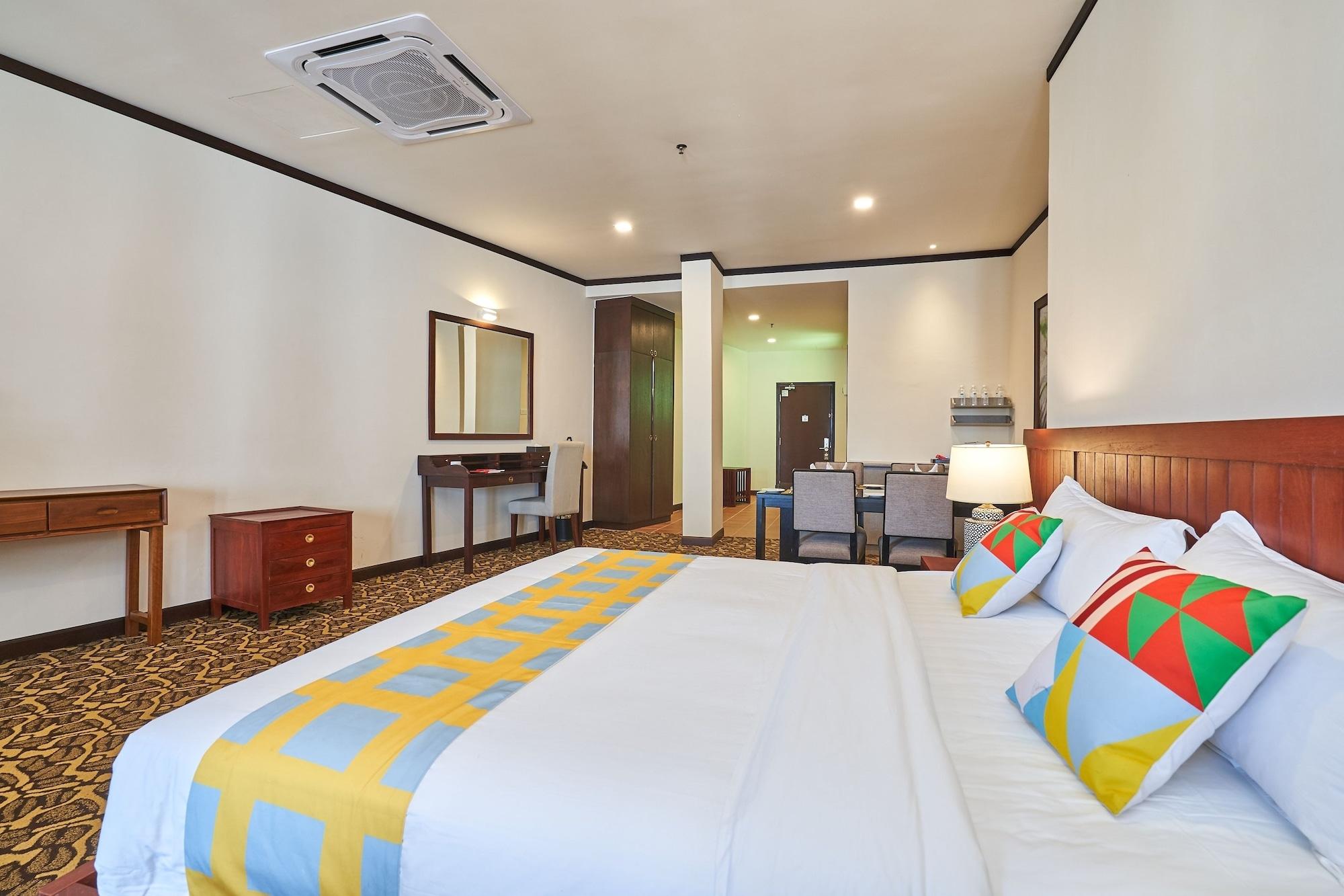 Oyo Home 44077 The Platinum Hotel & Suites- King ملقا المظهر الخارجي الصورة