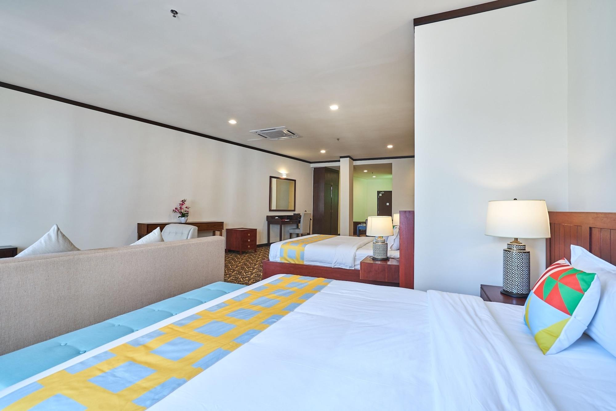 Oyo Home 44077 The Platinum Hotel & Suites- King ملقا المظهر الخارجي الصورة