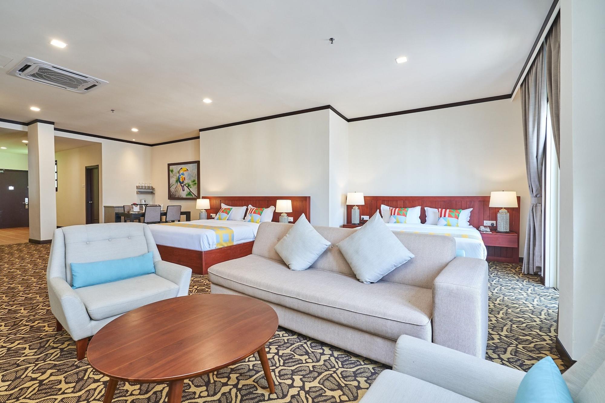 Oyo Home 44077 The Platinum Hotel & Suites- King ملقا المظهر الخارجي الصورة