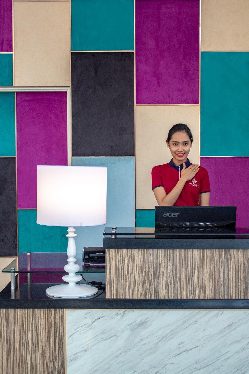 Oyo Home 44077 The Platinum Hotel & Suites- King ملقا المظهر الخارجي الصورة