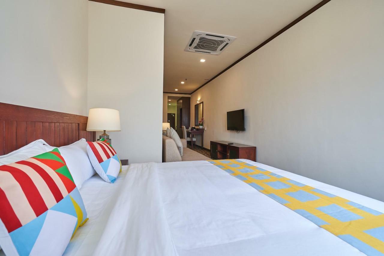 Oyo Home 44077 The Platinum Hotel & Suites- King ملقا المظهر الخارجي الصورة