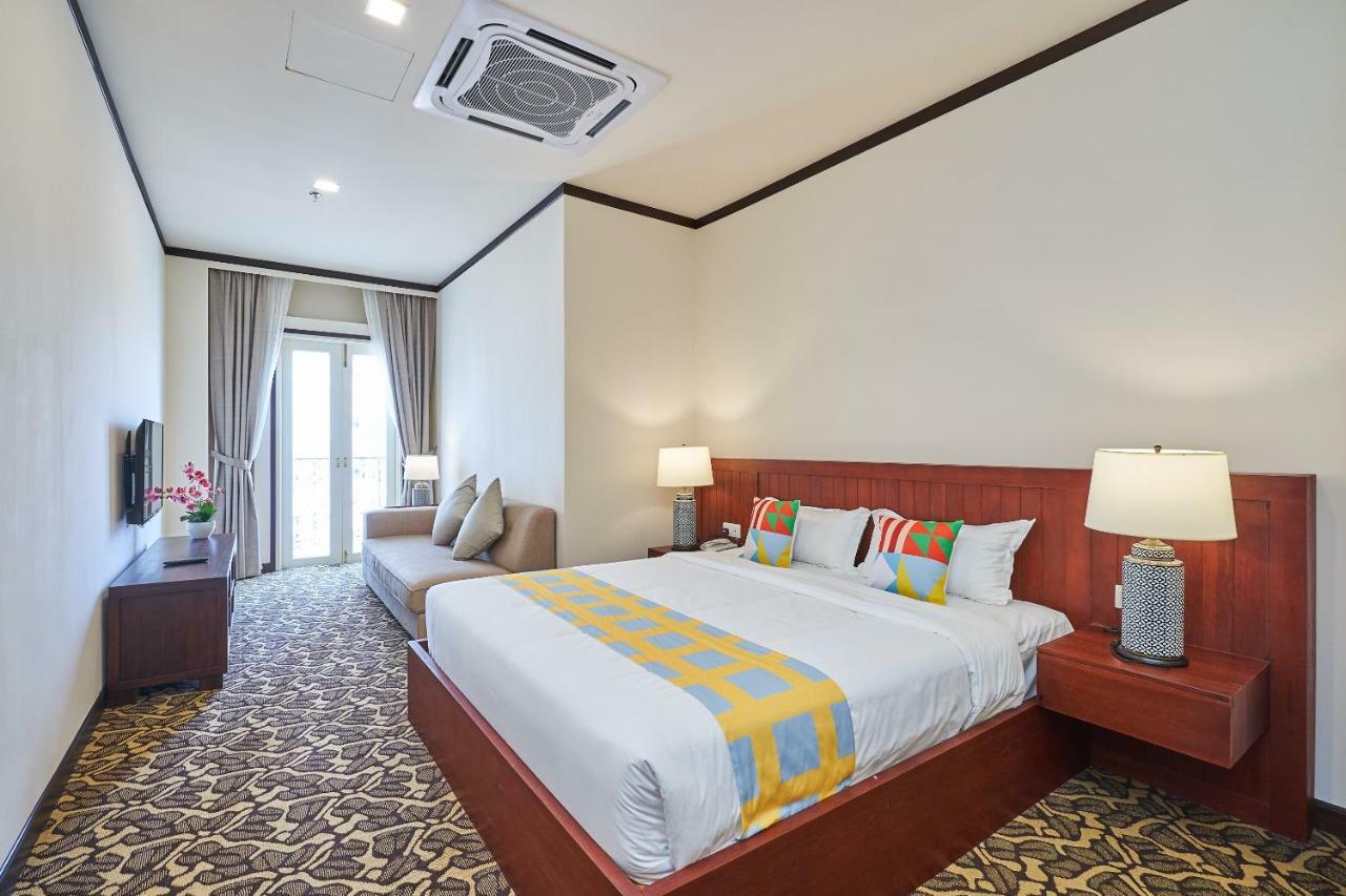 Oyo Home 44077 The Platinum Hotel & Suites- King ملقا المظهر الخارجي الصورة